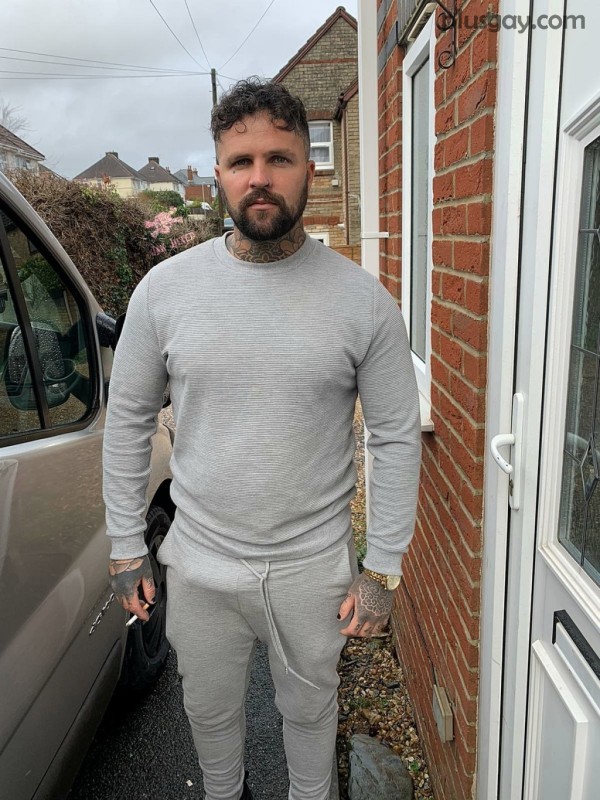Who likes a grey tracksuit 😈