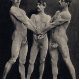 El-Juramento-de-los-Horaces-posa-tres-hombres-desnudos-prestando-juramentoa6976ee4056ff674